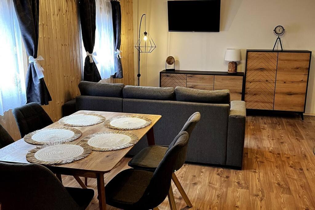 Stylish Cottage In National Park Janov Bagian luar foto